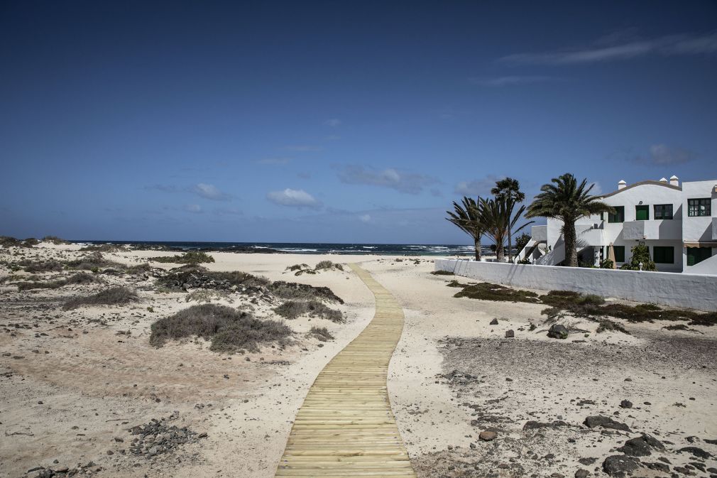 Ayuntamiento de La Oliva-accesibilidad playas pasarelas y baños-El Cotillo