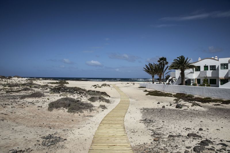 Ayuntamiento de La Oliva-accesibilidad playas pasarelas y baños-El Cotillo