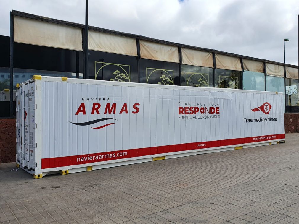 Naviera Armas Trasmediterránea contenedor cedido a Cruz Roja