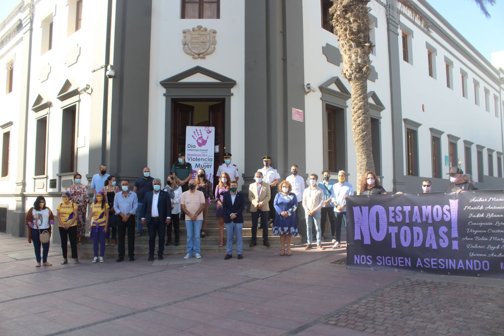 El Cabildo se suma a las reivindicaciones por el Día Internacional de la Eliminación de la Violencia contra la Mujer con un acto institucional