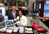 Concejala_Deborah_Edgington_y_técnico_Javier_Rodriguez_en_la_WTM
