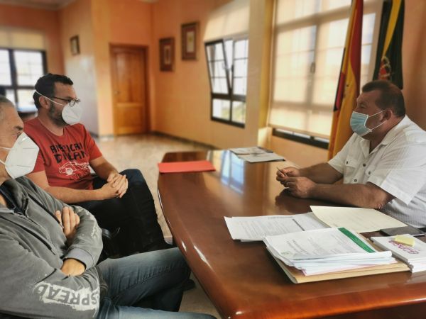 El acalde se reune con los representantes sindicales de Correos